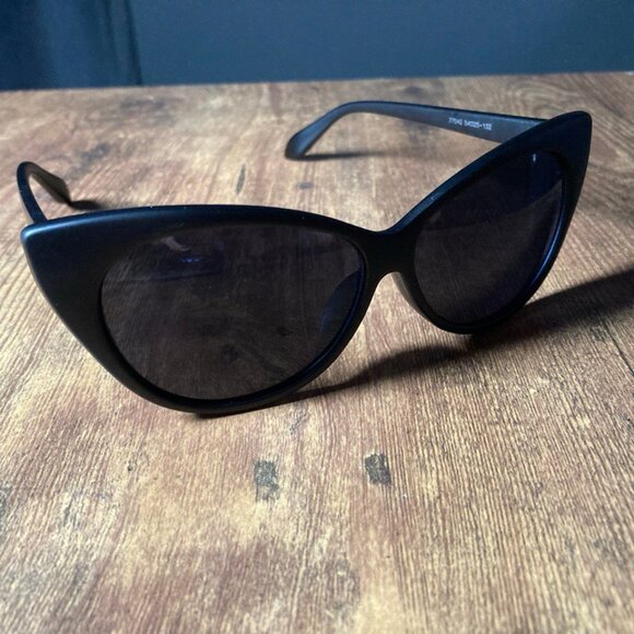 Women's Black Matte Finish Cat Eye Sunglasses with Dark Lenses - Picture 5 of 8